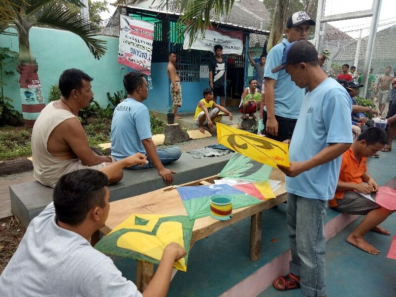 Main Layang-layang, Kegiatan Pelepas Penat di Lapas Banyuwangi Main Layang-layang, Kegiatan Pelepas Penat di Lapas Banyuwangi