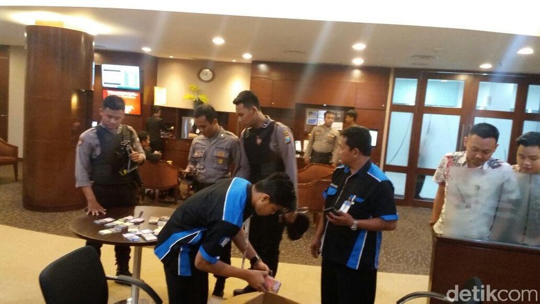 Pengakuan Nasabah yang Bayar Utang Pakai Uang Mainan Rp 4,5 M Pengakuan Nasabah yang Bayar Utang Pakai Uang Mainan Rp 4,5 M