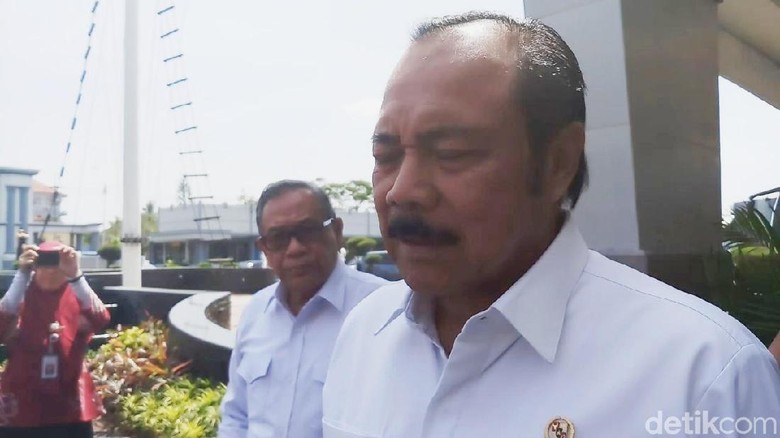 Wantimpres Kunjungi RSAL Surabaya, Cek Atap Runtuh? Wantimpres Kunjungi RSAL Surabaya, Cek Atap Runtuh?