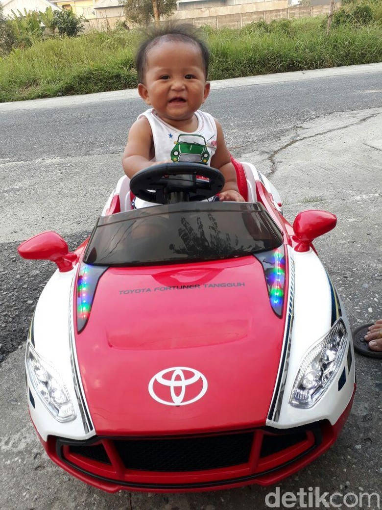 Bayi Diberi Nama Toyota Fortuner Tangguh, Ini Maknanya Bayi Diberi Nama Toyota Fortuner Tangguh, Ini Maknanya