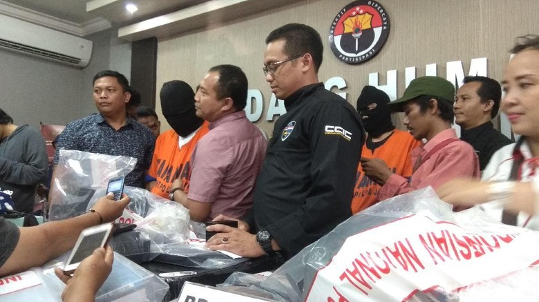Begini Modus Pelaku Carding Bobol Kartu Kredit di Jatim Begini Modus Pelaku Carding Bobol Kartu Kredit di Jatim