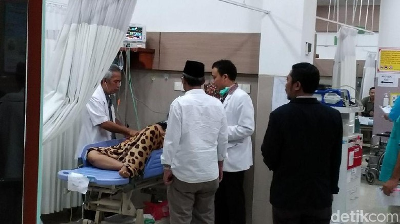 27 Orang di Kudus Dilarikan ke RS Diduga Keracunan Sajian Hajatan 27 Orang di Kudus Dilarikan ke RS Diduga Keracunan Sajian Hajatan