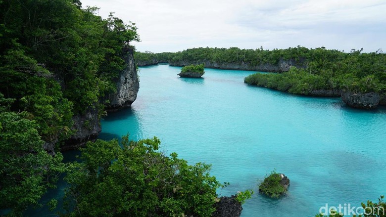 Foto: Laguna tersembunyi Pulau Bair yang cantik banget (Wahyu/detikTravel) Foto: Laguna tersembunyi Pulau Bair yang cantik banget (Wahyu/detikTravel)