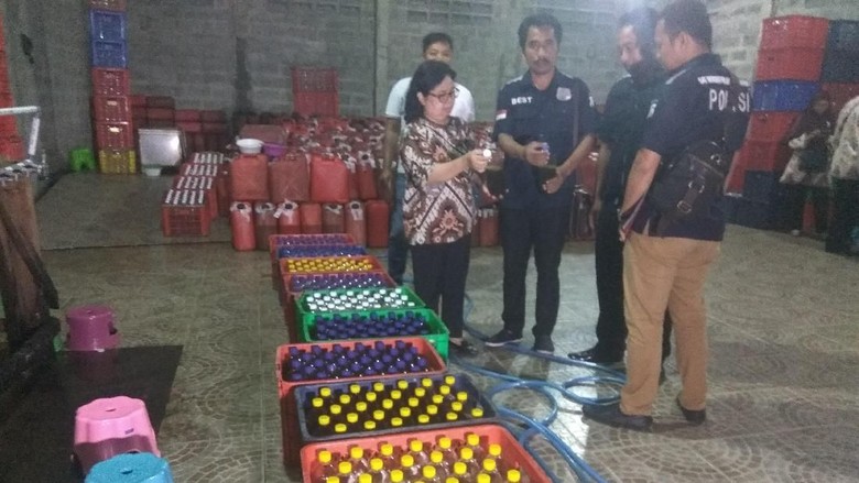 Home Industry Jamu Ilegal Digerebek, Sita Ratusan Botol Siap Edar Home Industry Jamu Ilegal Digerebek, Sita Ratusan Botol Siap Edar