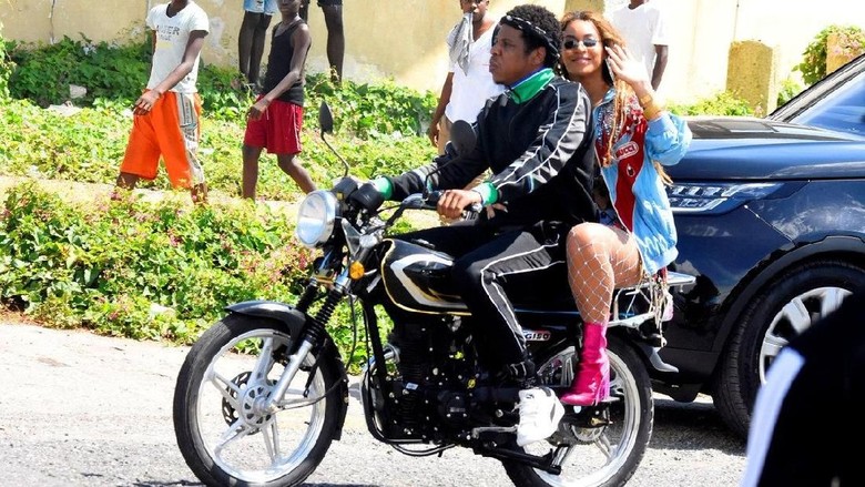 Naik Motor, Beyonce dan Jaz Z Tidak Pakai Helm Naik Motor, Beyonce dan Jaz Z Tidak Pakai Helm
