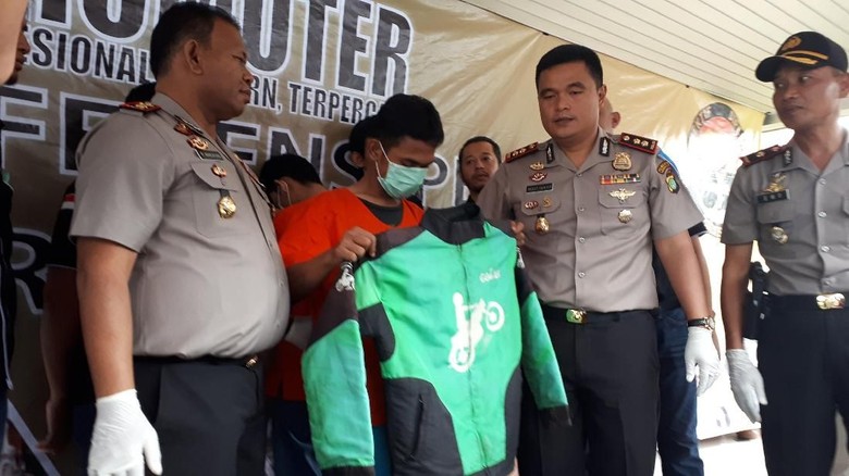 Nyambi jadi Kurir Sabu, Driver Ojek Online Ditangkap di Tangerang Nyambi jadi Kurir Sabu, Driver Ojek Online Ditangkap di Tangerang