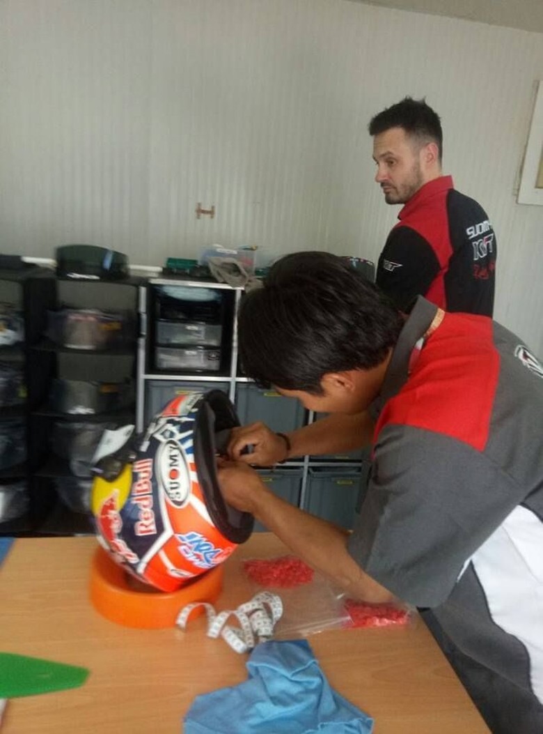 Tak Cuma MotoGP, Mugiyono Juga Tangani Helm Pebalap Dunia di WSBK Tak Cuma MotoGP, Mugiyono Juga Tangani Helm Pebalap Dunia di WSBK