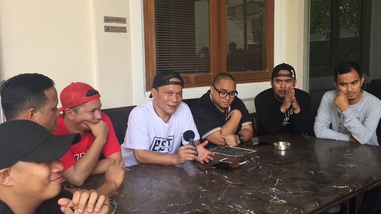 Gelar Konser, Iwa K Gandeng Gading Marten Syuting Klip di Atas Panggung Gelar Konser, Iwa K Gandeng Gading Marten Syuting Klip di Atas Panggung
