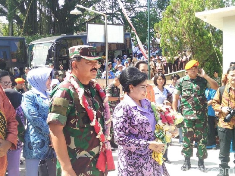 TNI akan Gelar Operasi Kemanusiaan di Sorong Selatan TNI akan Gelar Operasi Kemanusiaan di Sorong Selatan