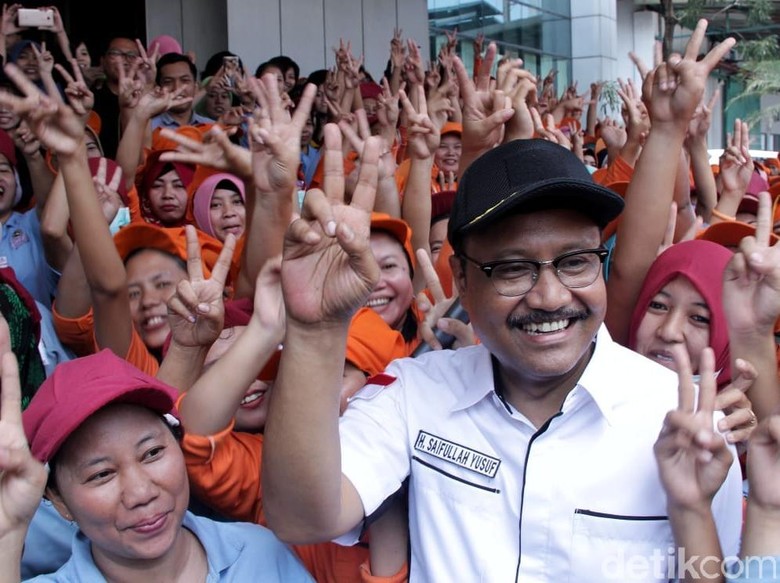 Gus Ipul Komitmen Perkuat Produksi Kopi Lokal Gus Ipul Komitmen Perkuat Produksi Kopi Lokal
