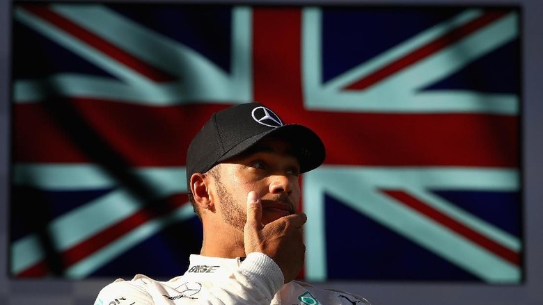 Vettel Menang, Hamilton Bingung Vettel Menang, Hamilton Bingung