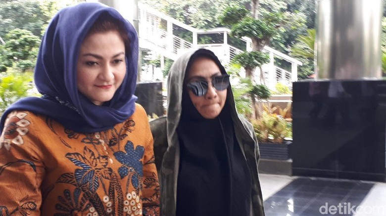 Ny Deisti Sebut Novanto Ada di Sentul dan DPR Saat Dicari KPK Ny Deisti Sebut Novanto Ada di Sentul dan DPR Saat Dicari KPK