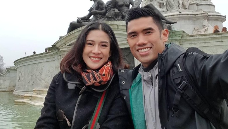 Suami Dian Sastro Mangkir Panggilan KPK, Yulia Mochamad Buka Suara Suami Dian Sastro Mangkir Panggilan KPK, Yulia Mochamad Buka Suara