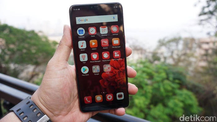 Oppo F7 (Foto: detikINET/Muhammad Alif Goenawan) Oppo F7 (Foto: detikINET/Muhammad Alif Goenawan)