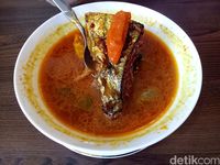 Bojak: Puas Mencicip Panada 'Gendut' dan Kuah Cakalang Asam Pedas