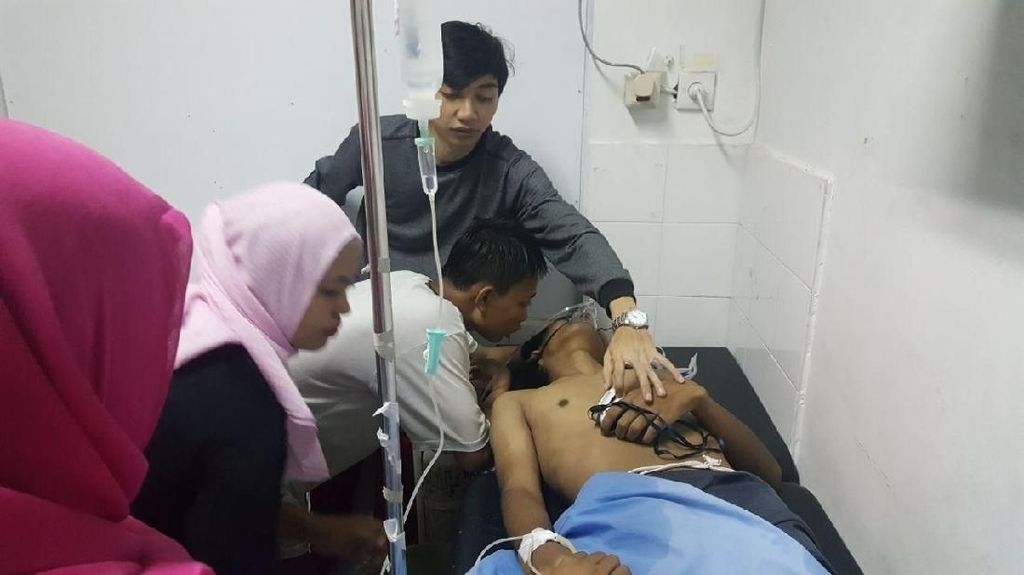 Loncat di Jembatan Cinta Pulau Tidung, 2 Pelajar Nyaris Tenggelam Loncat di Jembatan Cinta Pulau Tidung, 2 Pelajar Nyaris Tenggelam
