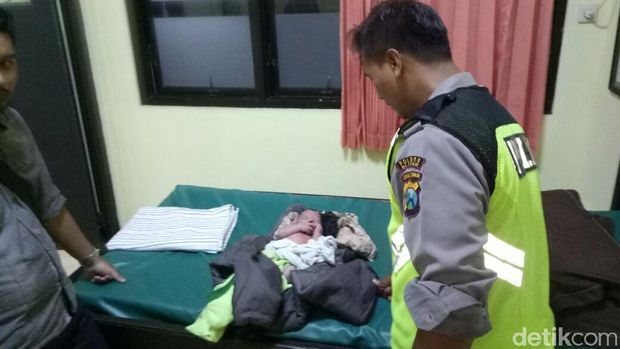 Salut! Kisah Polisi Bantu Persalinan Ibu ODGJ di Blitar