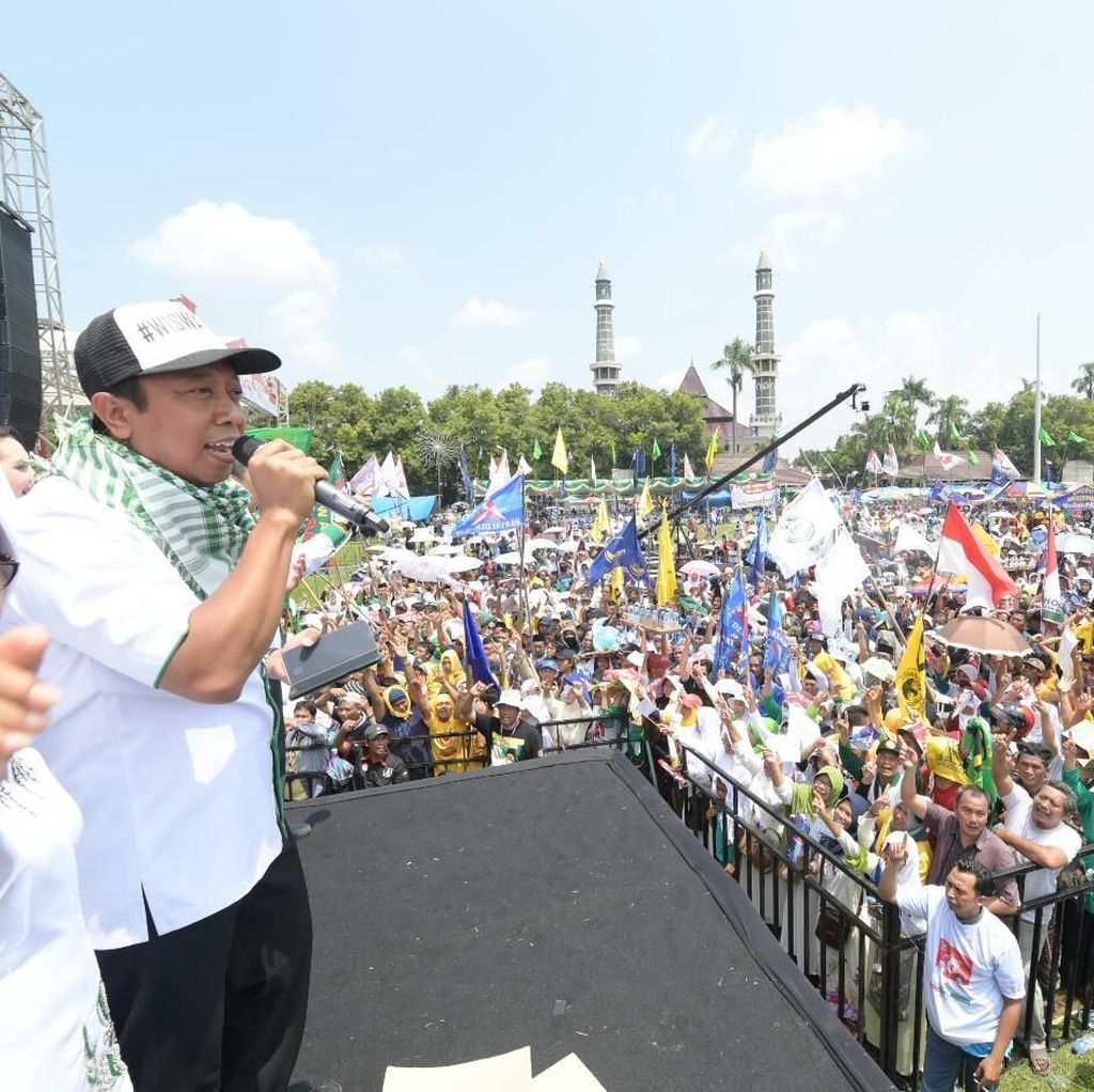 Ketum PPP: Insyaallah PD Bergabung, SBY Bilang Jokowi On The Track Ketum PPP: Insyaallah PD Bergabung, SBY Bilang Jokowi On The Track