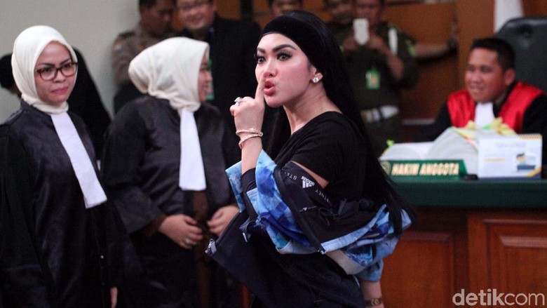 Pengacara Korban Bantah Syahrini Kunci Terkuaknya Kasus First Travel Pengacara Korban Bantah Syahrini Kunci Terkuaknya Kasus First Travel