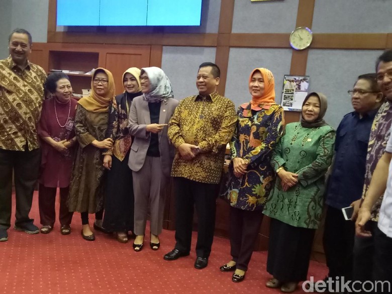 Golkar Tunjuk Hetifah Sjaifudian Jadi Pimpinan Komisi X DPR Golkar Tunjuk Hetifah Sjaifudian Jadi Pimpinan Komisi X DPR