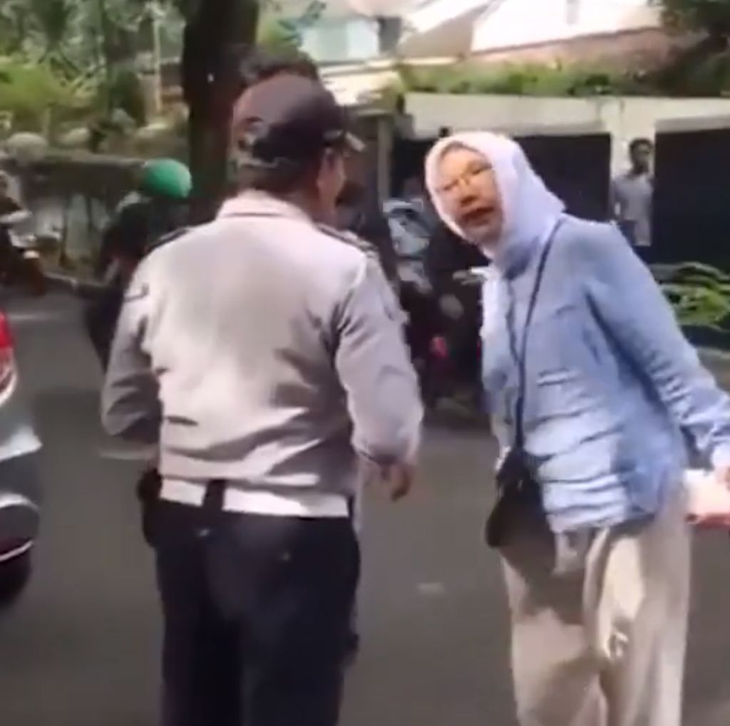 Ratna Sarumpaet Ngaku di Mobil Saat Penderekan, Bagaimana Aturannya? Ratna Sarumpaet Ngaku di Mobil Saat Penderekan, Bagaimana Aturannya?