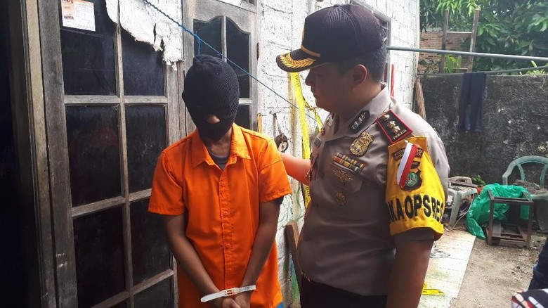 Polisi: Bahan Peledak di Perakitan Senpi Untuk Petasan Roket Polisi: Bahan Peledak di Perakitan Senpi Untuk Petasan Roket