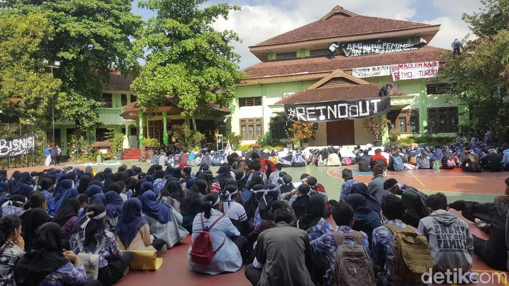 Disebut Anak Setan, Salah Satu Pemicu Demo Pelajar SMAN 2 Malang Disebut Anak Setan, Salah Satu Pemicu Demo Pelajar SMAN 2 Malang