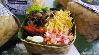 Hoo Hah Box: Sedap Mantap! Lidah Sapi Cabe Hijau dan Cumi Hitam Dalam Besek