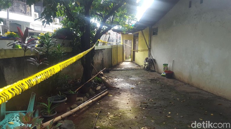 Polisi Periksa CCTV soal Pembunuhan Pensiunan AL Polisi Periksa CCTV soal Pembunuhan Pensiunan AL
