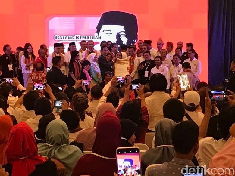 Jokowi: Saat Saya Dilantik Utang Negara Rp 2.700 T, Bunganya Rp 250 T Jokowi: Saat Saya Dilantik Utang Negara Rp 2.700 T, Bunganya Rp 250 T