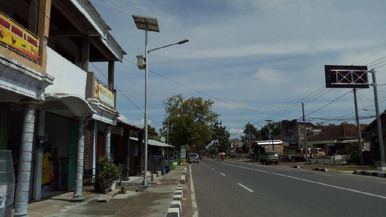 360 Lampu Tenaga Surya Bakal Terangi Ponorogo 360 Lampu Tenaga Surya Bakal Terangi Ponorogo