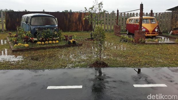 Liburan ke Borobudur, Mampir ke Taman Mobil Rongsok yang Unik