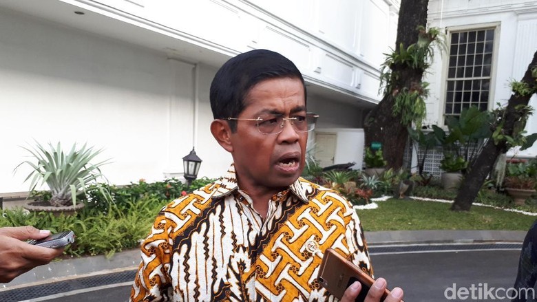 Mensos Bantah Ucapan Eggi soal Presiden Buat Rakyat Miskin Mensos Bantah Ucapan Eggi soal Presiden Buat Rakyat Miskin