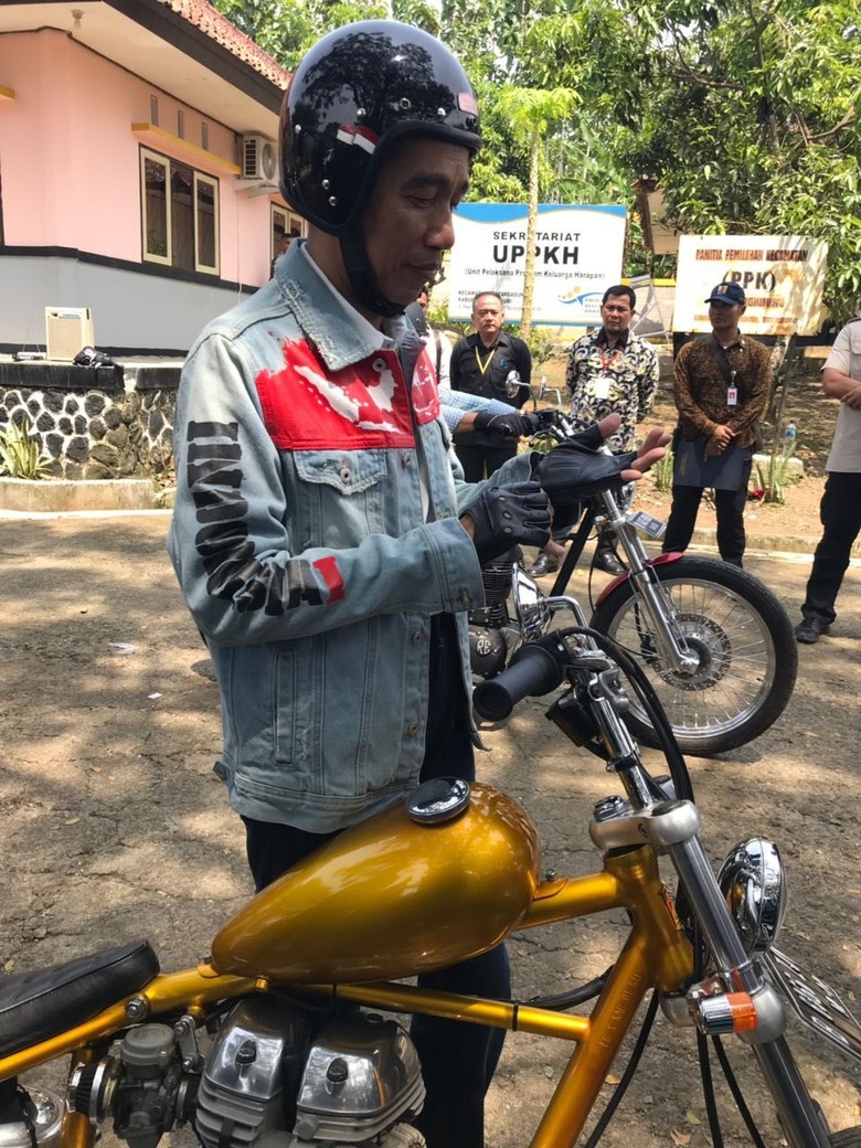 Helm Keren Jokowi Belum Ada SNI Helm Keren Jokowi Belum Ada SNI