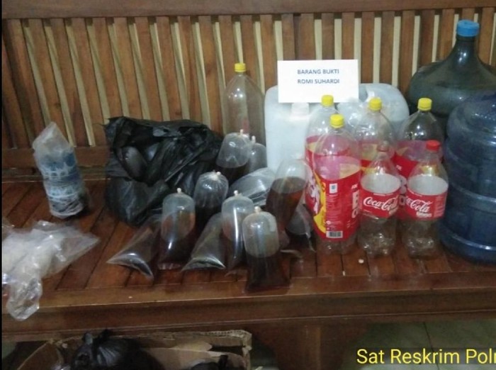 Miras oplosan yang tewaskan banyak orang. Foto: istimewa Miras oplosan yang tewaskan banyak orang. Foto: istimewa