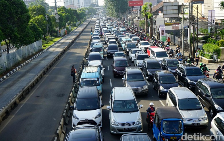 Dishub DKI Wacanakan Pembatasan Usia Kendaraan Pribadi Dishub DKI Wacanakan Pembatasan Usia Kendaraan Pribadi