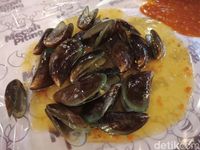 Mecah Piting: Rela Antre Demi Kepiting Super Jumbo Sebesar Kepalan Tangan