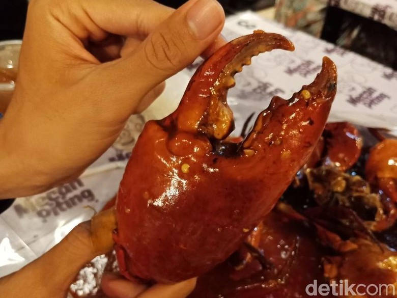 Mecah Piting: Rela Antre Demi Kepiting Super Jumbo Sebesar Kepalan Tangan Mecah Piting: Rela Antre Demi Kepiting Super Jumbo Sebesar Kepalan Tangan