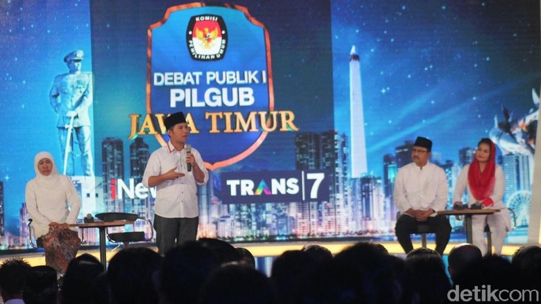 Khofifah Sindir Puti-Gus Ipul soal Bonus Demografi dan Internet 4G Khofifah Sindir Puti-Gus Ipul soal Bonus Demografi dan Internet 4G