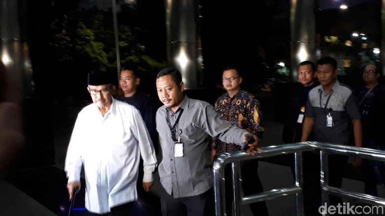Sejak Kemarin Malam, Bupati Bandung Barat Masih Diperiksa KPK Sejak Kemarin Malam, Bupati Bandung Barat Masih Diperiksa KPK