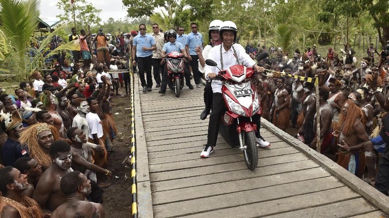 Di Asmat Kok Banyak Motor Listrik? Di Asmat Kok Banyak Motor Listrik?