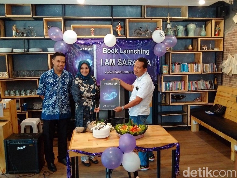 I Am Sarahza, Novel Terbaru Karya Hanum Rais I Am Sarahza, Novel Terbaru Karya Hanum Rais