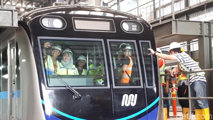 Gubernur DKI Jakarta Anies Baswedan Cek Depo MRT/Foto: Eduardo SImorangkir/detikFinance Gubernur DKI Jakarta Anies Baswedan Cek Depo MRT/Foto: Eduardo SImorangkir/detikFinance