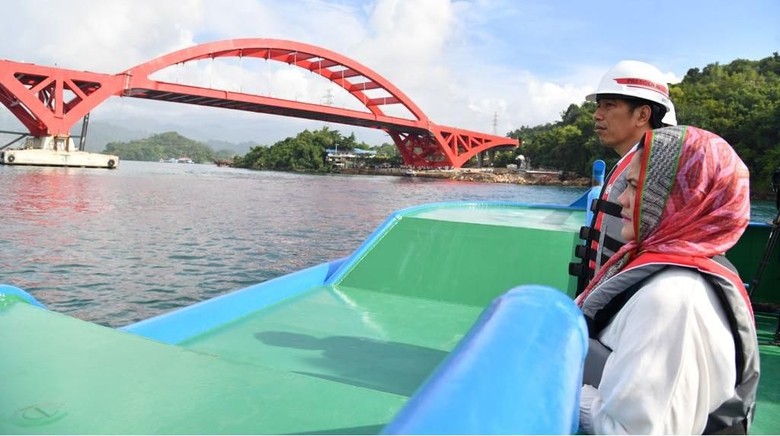 Presiden Jokowi meninjau pembangunan Jembatan Holtekamp di Jayapura (Laily Rachev/Biro Pers Setpres) Presiden Jokowi meninjau pembangunan Jembatan Holtekamp di Jayapura (Laily Rachev/Biro Pers Setpres)