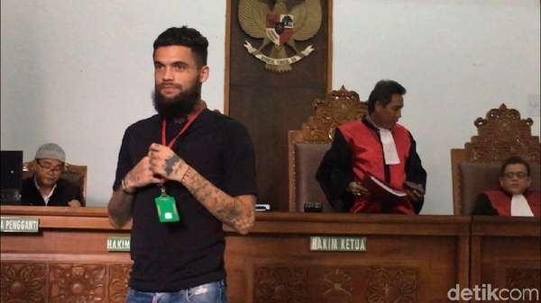 Hanya karena Diinjak, Diego Michiels Pukul Warga Inggris Hanya karena Diinjak, Diego Michiels Pukul Warga Inggris