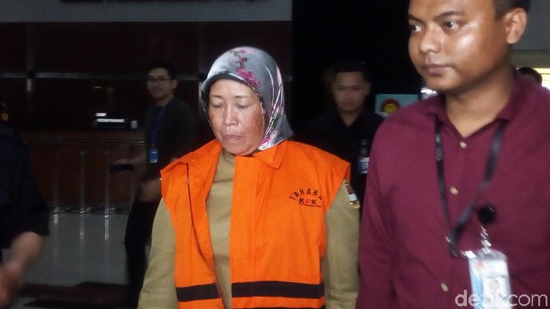 KPK Tahan 3 Tersangka Suap Bupati Bandung Barat KPK Tahan 3 Tersangka Suap Bupati Bandung Barat