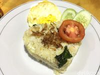 Ayam Tumbuk Sambal Gahar: Huahh! Pedas Gurih Ayam Tumbuk Racikan Annisa Bahar