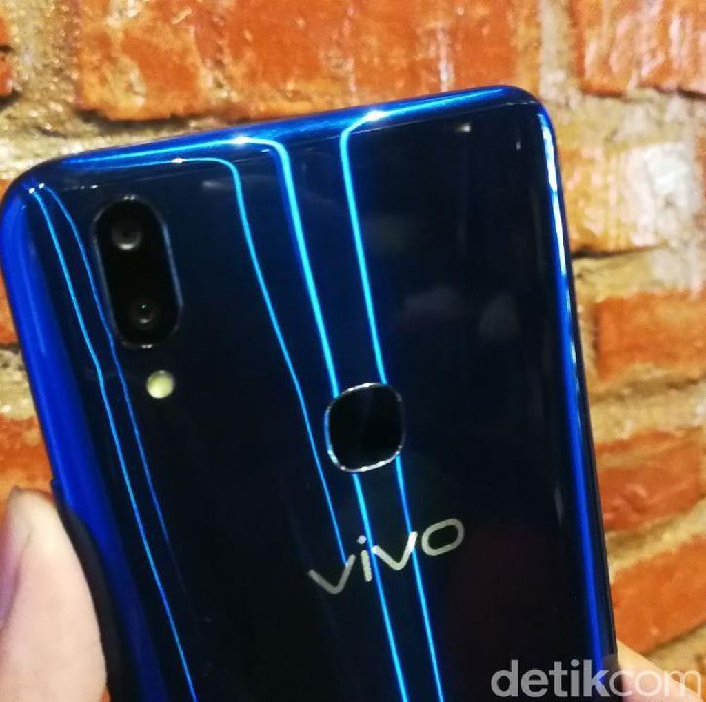 Vivo V9 Berbalut warna Biru yang Menggoda Vivo V9 Berbalut warna Biru yang Menggoda