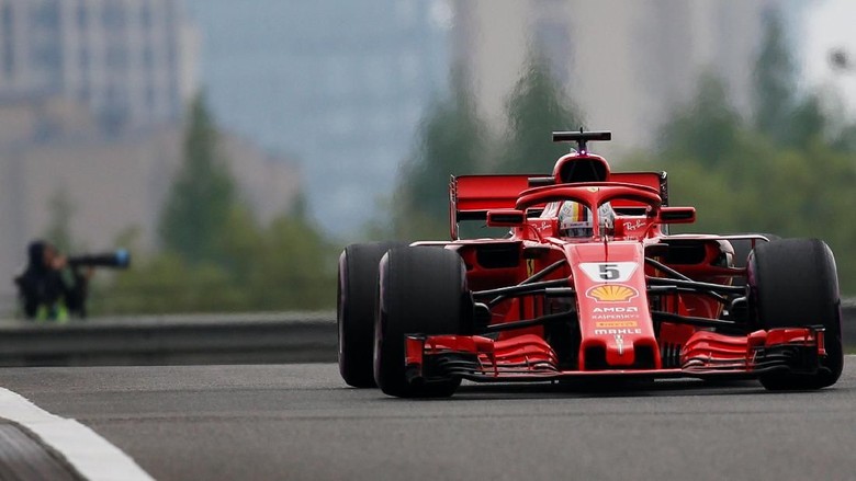 Vettel Pole, Ferrari Start 1-2 Vettel Pole, Ferrari Start 1-2