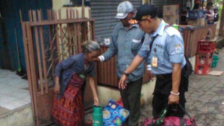 Pasutri NTT Nekat Minta KIS ke Jokowi untuk Berobat Pasutri NTT Nekat Minta KIS ke Jokowi untuk Berobat
